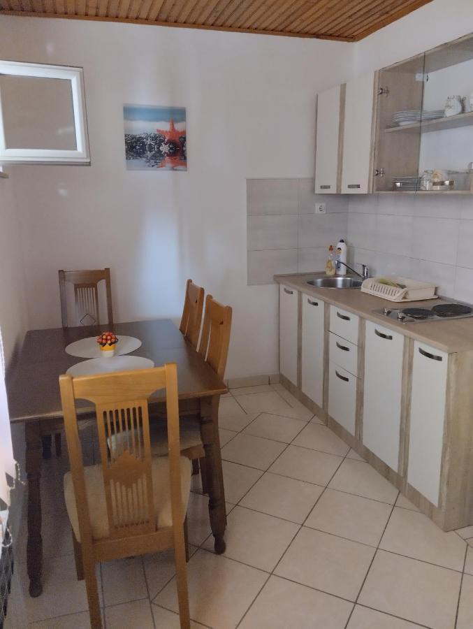 Apartamento Ruza I Natalija Karlobag Exterior foto