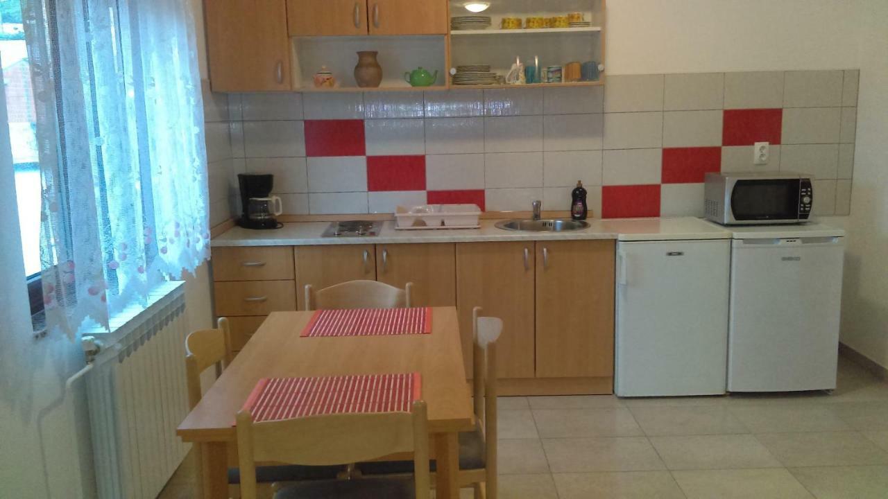 Apartamento Ruza I Natalija Karlobag Exterior foto